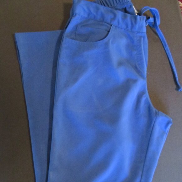 Grey's Anatomy Women's Drawstring Scrub Pant-S, Mock-Wrap Scrub Top-M, Blue - Picture 4 of 7